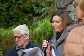 Message de Monsieur Sébastien Lecornu, ministre des Armées, lu par Agnès Lacoste, adjointe.